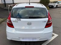Gebraucht Hyundai i30 Edition 109 PS (80 kW) 2011 Weiß Kleinwagen