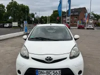 Gebraucht Toyota Aygo 68 PS (50 kW) 2013 Weiß Kleinwagen