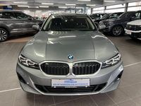 Gebraucht BMW 320 190 PS (139 kW) 2023 Skyscraper grau Kombi