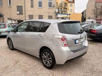 Gebraucht Toyota Verso 147 PS (108 kW) 2013 Silber Van / Kleinbus