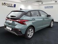 Gebraucht Hyundai i20 Select 79 PS (58 kW) 2025 Mangrove green Kleinwagen