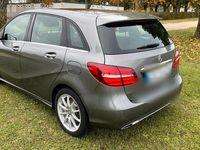 Gebraucht Mercedes B220 184 PS (135 kW) 2015 Grau Van / Kleinbus
