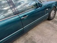 Gebraucht Mercedes E200 136 PS (100 kW) 1998 Grün Limousine