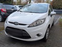 Gebraucht Ford Fiesta 60 PS (44 kW) 2011 Weiß Kleinwagen