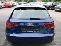 Gebraucht Audi A3 Attraction 179 PS (131 kW) 2013 Blau Limousine