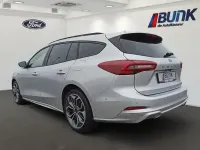 Gebraucht Ford Focus ST-Line X 155 PS (114 kW) 2022 Moodust silver met. Limousine