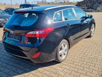 Gebraucht Hyundai i30 Trend 99 PS (72 kW) 2012 Schwarz Kombi