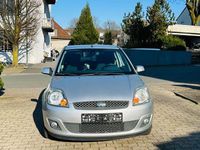 Gebraucht Ford Fiesta 75 PS (55 kW) 2009 Silber Kleinwagen