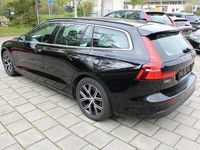 Używany Volvo V60 Core 197 KM (144 kW) 2022 Czarny Kombi