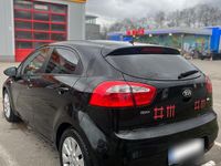 Gebraucht Kia Rio 74 PS (54 kW) 2014 Schwarz Kleinwagen