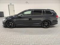 Gebraucht VW Golf VII R 300 PS (220 kW) 2016 Schwarz (tiefschwarzmet.) Kombi