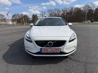 Gebraucht Volvo V40 Momentum 150 PS (110 kW) 2017 Weiß Limousine