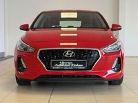 Gebraucht Hyundai i30 Trend 101 PS (74 kW) 2018 Engine red Limousine