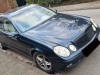 Używany Mercedes E220 150 KM (110 kW) 2002 Niebieski Sedan/Limuzyna