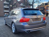 Gebraucht BMW 320 177 PS (130 kW) 2009 Grau Kombi