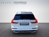 Gebraucht Volvo V60 Plus 455 PS (334 kW) 2023 Crystal white pearl / metallic Kombi