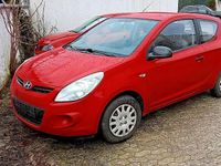 Gebraucht Hyundai i20 77 PS (56 kW) 2009 Rot Kleinwagen