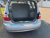 Gebraucht Kia Carens 140 PS (102 kW) 2006 Silber Van / Kleinbus