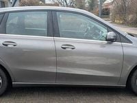 Gebraucht Mercedes B180 Style 116 PS (85 kW) 2020 Grau Van / Kleinbus