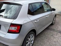 Gebraucht Skoda Fabia Joy 60 PS (44 kW) 2016 Silber Kleinwagen