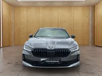Neu Skoda Superb SportLine 150 PS (110 kW) 2026 Graphitegrau Kombi