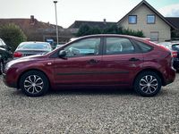 Gebraucht Ford Focus Trend 101 PS (74 kW) 2005 Amarenarot metallic Kleinwagen