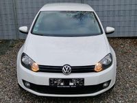 Gebraucht VW Golf VI Trendline 105 PS (77 kW) 2011 Weiß Kleinwagen