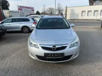 Używany Opel Astra Design Edition 95 KM (69 kW) 2011 Srebrny Kombi
