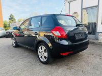 Second-hand Kia Ceed 90 CP (66 kW) 2010 Negru Hatchback