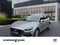 Gebraucht Hyundai i30 Select 120 PS (88 kW) 2022 Silber Limousine