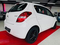 Gebraucht Hyundai i20 Edition 77 PS (56 kW) 2012 Weiß Kleinwagen