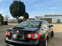 Gebraucht VW Jetta 102 PS (75 kW) 2009 Schwarz Limousine