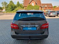 Gebraucht Mercedes B180 109 PS (80 kW) 2012 Monolithgrau Van / Kleinbus