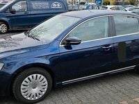 Gebraucht VW Passat 140 PS (102 kW) 2012 Blau Limousine