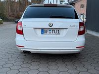 Gebraucht Skoda Superb 140 PS (102 kW) 2013 Weiß Kombi