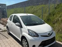 Gebraucht Toyota Aygo 68 PS (50 kW) 2013 Weiß Kleinwagen
