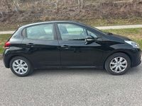 Second-hand Peugeot 208 Active 82 CP (60 kW) 2017 Negru Hatchback