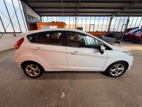 Gebraucht Ford Fiesta Titanium 90 PS (66 kW) 2008 Weiß Kleinwagen