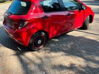 Gebraucht Toyota Yaris 70 PS (51 kW) 2012 Rot Kleinwagen