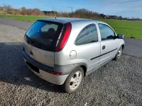 Używany Opel Corsa 90 KM (66 kW) 2002 Srebrny Hatchback