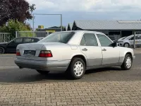 Gebraucht Mercedes E220 150 PS (110 kW) 1994 Silber Limousine