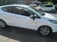 Gebraucht Ford Fiesta 70 PS (51 kW) 2011 Weiß Kleinwagen