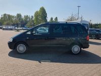 Second-hand VW Sharan 150 CP (110 kW) 2003 Negru Monovolum