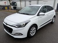 Gebraucht Hyundai i20 Passion 101 PS (74 kW) 2017 Weiß Kleinwagen