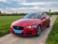 Gebraucht Jaguar XE Prestige 179 PS (131 kW) 2016 Rot Limousine