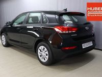 gebraucht Hyundai i30 Pure 1,5 Ltr. - 81 kW KAT, LED-Tagfahrlicht, DAA Müdigkeitserkennung, Berganfahrhilfe (HAC), Bluetooth-Einheit, Zentralverriegelung mit Fernbedienung, Klimaanlage, Fensterheber elektrisch, ISG Start/Stopp Automatik, Projektionsscheinwerfer und