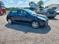 Gebraucht Peugeot 206+ 73 PS (53 kW) 2011 Schwarz Kleinwagen