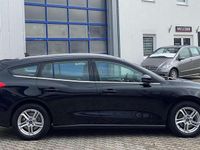 Gebraucht Ford Focus Cool & Connect 125 PS (91 kW) 2020 Obsidianschwarz metallic Kombi