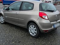 Gebraucht Renault Clio III 75 PS (55 kW) 2011 Braun Kleinwagen