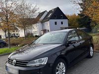 Gebraucht VW Jetta 105 PS (77 kW) 2014 Schwarz Limousine
